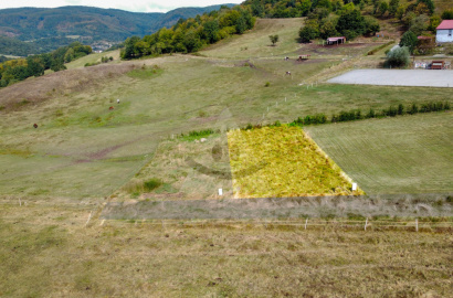 Land Plot with Building Permit / 545 m2 / Tŕnie-Budička